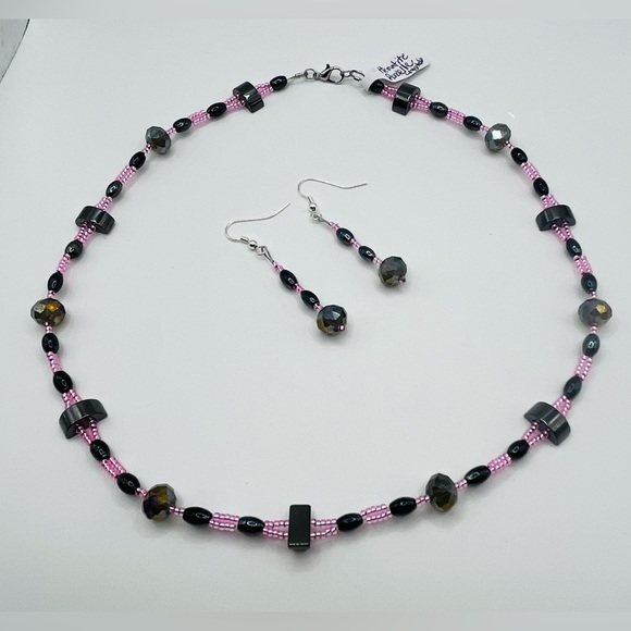 Hematite & Crystals Necklace Set - Picture 4 of 5